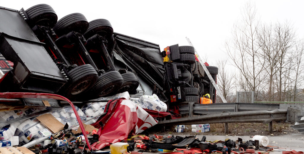 Big Rig Rollovers and How Other Vehicles Are Impacted
