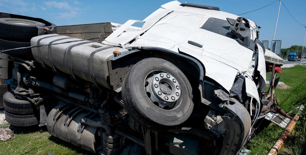 On April 8, 2025, a tragic truck accident on Interstate 55 in Byram, near Jackson, Mississippi, claimed the life of a Brandon man and left a Jackson woman injured.